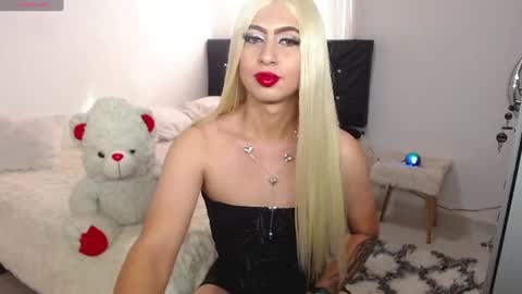 Snapshot of isadora_conde1_ chatting on July 12, 1:02 pm isadora online show from July 12, 1:02 pm