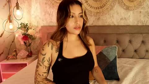 Snapshot of isamoon_ chatting on May 22, 12:33 pm Isa online show from May 22, 12:33 pm
