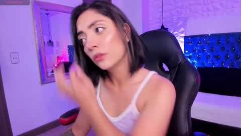 isabel  online show from November 11, 9:48 pm