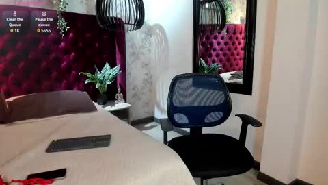 I S A  S AN D E R S  online show from November 9, 7:01 pm