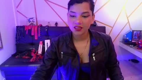 isabela online show from October 6, 8:39 pm