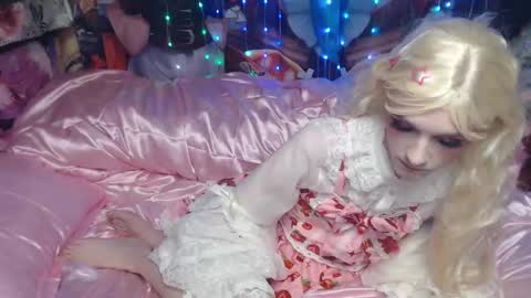 Snapshot of iselestias chatting on November 18, 10:47 pm Sele online show from November 18, 10:47 pm