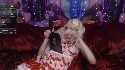 Snapshot of iselestias chatting on December 15, 10:14 pm Sele online show from December 15, 10:14 pm