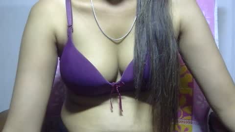 Snapshot of ishika_ishu chatting on May 26, 10:55 am ishika_ishu online show from May 26, 10:55 am