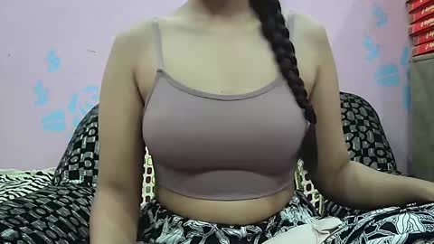 Snapshot of ishika_singh_ chatting on March 24, 1:43 am ishika_singh_ online show from March 24, 1:43 am