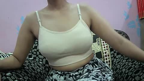 Snapshot of ishika_singh_ chatting on March 31, 1:40 am ishika_singh_ online show from March 31, 1:40 am