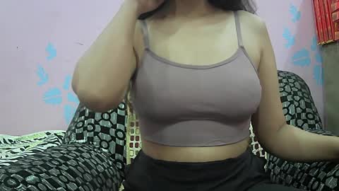 Snapshot of ishika_singh_ chatting on April 1, 1:28 am ishika_singh_ online show from April 1, 1:28 am