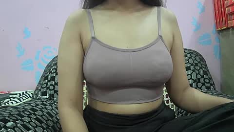 Snapshot of ishika_singh_ chatting on April 11, 1:54 am ishika_singh_ online show from April 11, 1:54 am