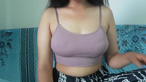 Snapshot of ishika_singh_ chatting on June 23, 1:47 am ishika_singh_ online show from June 23, 1:47 am