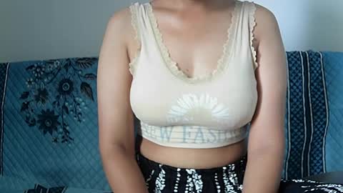 Snapshot of ishika_singh_ chatting on June 26, 1:54 am ishika_singh_ online show from June 26, 1:54 am