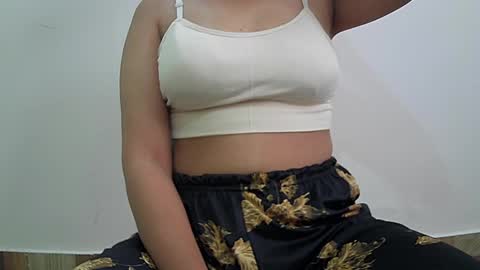 Snapshot of ishika_singh_ chatting on July 14, 2:05 am ishika_singh_ online show from July 14, 2:05 am