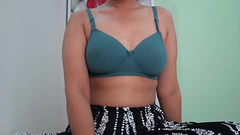 Snapshot of ishika_singh_ chatting on July 16, 2:06 am ishika_singh_ online show from July 16, 2:06 am