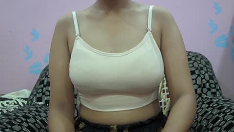 Snapshot of ishika_singh_ chatting on July 28, 1:56 am ishika_singh_ online show from July 28, 1:56 am