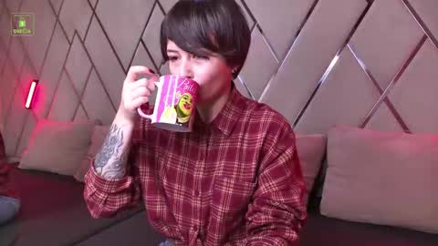 Snapshot of ishtardivine chatting on November 9, 10:57 am Ishtar online show from November 9, 10:57 am