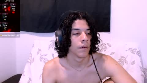 Snapshot of isidroglasc chatting on May 21, 12:39 am Isidro online show from May 21, 12:39 am