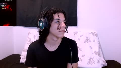 Snapshot of isidroglasc chatting on May 27, 12:51 am Isidro online show from May 27, 12:51 am