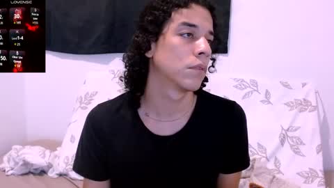 Snapshot of isidroglasc chatting on June 4, 1:22 am Isidro online show from June 4, 1:22 am