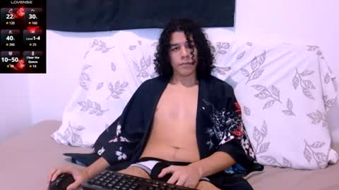 Snapshot of isidroglasc chatting on July 11, 11:39 pm Isidro online show from July 11, 11:39 pm