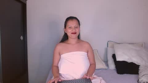 Snapshot of isis_cb17 chatting on January 6, 10:37 pm Isis online show from January 6, 10:37 pm