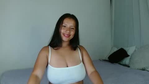 Snapshot of isis_cb17 chatting on February 3, 10:43 pm Isis online show from February 3, 10:43 pm