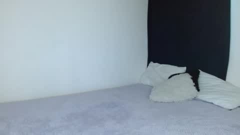 Snapshot of isis_cb17 chatting on February 10, 8:42 pm Isis online show from February 10, 8:42 pm