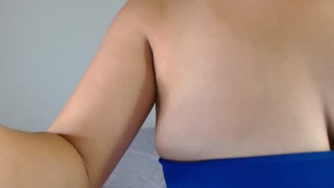 Snapshot of isis_cb17 chatting on February 11, 8:42 pm Isis online show from February 11, 8:42 pm