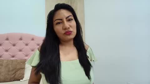 Snapshot of isis_choi chatting on December 5, 7:21 pm Isis Choi online show from December 5, 7:21 pm