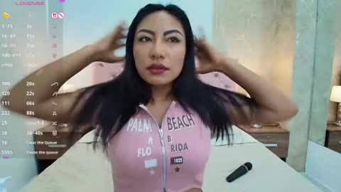Snapshot of isis_choi chatting on May 23, 7:18 pm Isis Choi online show from May 23, 7:18 pm