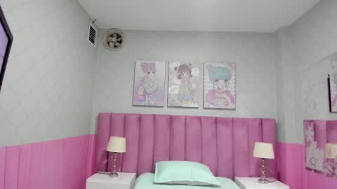 Snapshot of isis_loraine_ chatting on March 6, 2:19 am ISIS online show from March 6, 2:19 am