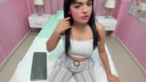 Snapshot of isis_loraine_ chatting on March 11, 2:10 am ISIS online show from March 11, 2:10 am