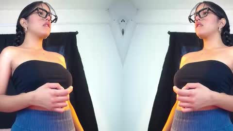 isis_valen online show from December 3, 12:36 pm