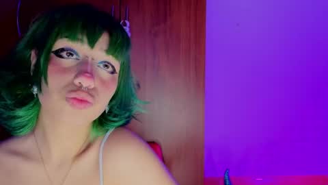 Snapshot of isisjones18 chatting on June 14, 11:23 am Isisjones18 online show from June 14, 11:23 am