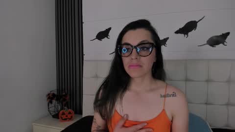 Isis Noir online show from October 18, 7:36 pm