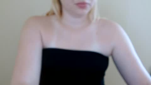 Snapshot of isla00 chatting on July 3, 6:09 am Isla online show from July 3, 6:09 am