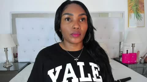 Snapshot of isla_scott chatting on May 5, 11:29 am Vanessa online show from May 5, 11:29 am