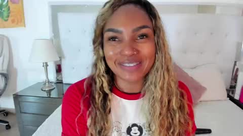 Snapshot of isla_scott chatting on May 11, 11:27 am Vanessa online show from May 11, 11:27 am