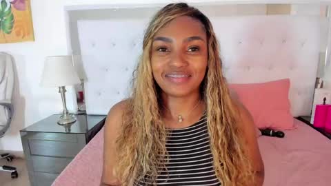 Snapshot of isla_scott chatting on May 12, 11:40 am Vanessa online show from May 12, 11:40 am