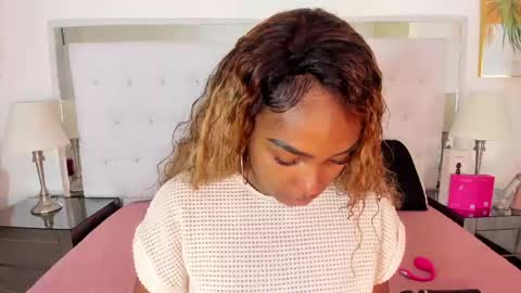 Snapshot of isla_scott chatting on May 26, 11:28 am Vanessa online show from May 26, 11:28 am