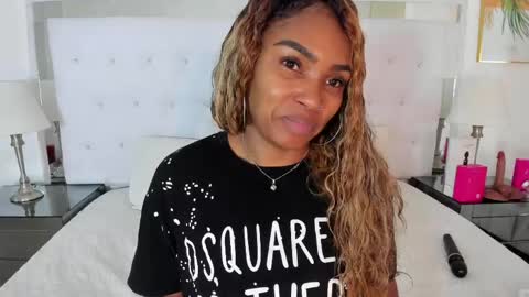 Snapshot of isla_scott chatting on May 27, 11:29 am Vanessa online show from May 27, 11:29 am