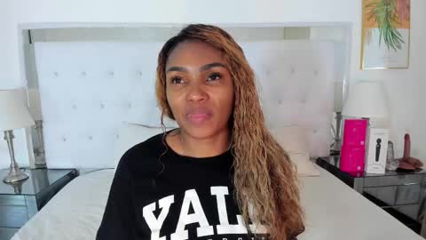 Snapshot of isla_scott chatting on June 1, 11:34 am Vanessa online show from June 1, 11:34 am