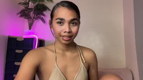 Snapshot of island_girlxxx chatting on July 8, 10:20 am Alona online show from July 8, 10:20 am