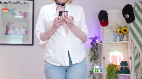 Lou  Peaches online show from April 26, 12:58 pm