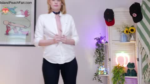 Lou  Peaches online show from May 3, 2:12 pm
