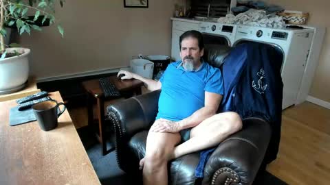 Snapshot of islandguy70 chatting on April 21, 9:28 pm Jim online show from April 21, 9:28 pm