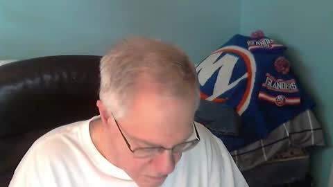 islesman22 online show from May 19, 10:38 pm