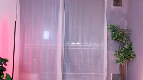 Snapshot of isnotforeveryone chatting on September 17, 2:35 am Julyane online show from September 17, 2:35 am