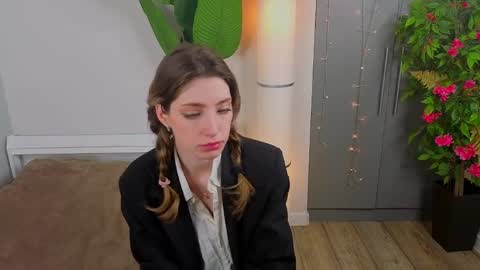 Emilia online show from March 11, 7:03 am