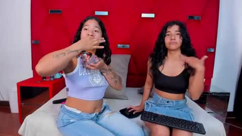 Snapshot of issa_blue chatting on July 1, 5:23 pm issa_blue online show from July 1, 5:23 pm