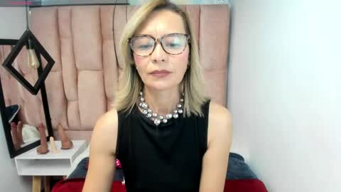 ISSA MILF online show from April 29, 3:05 pm
