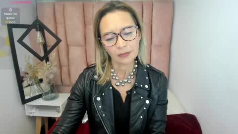 Snapshot of issa_milf__ chatting on May 26, 1:40 pm ISSA MILF online show from May 26, 1:40 pm